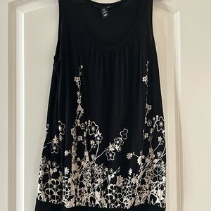 H&M Black White Tank Top Floral Pattern Sz S,runs bigger.Can be as a short dress